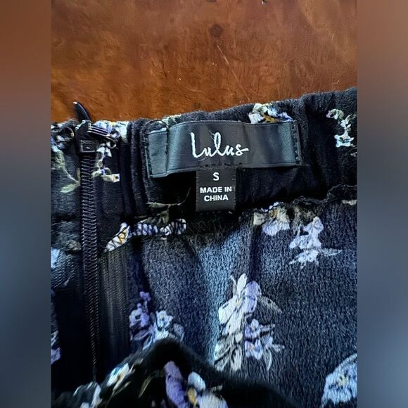 Lulu's Floral Flare Viscose Flowy Pants Floral Black/Blue Size Small - Picture 6 of 12